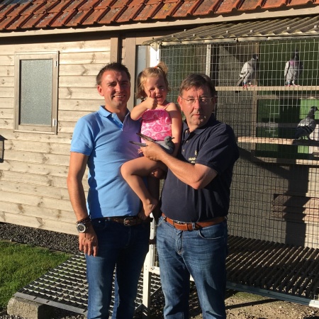 Ronny De Meester-De Craene wins 1e National zone Argenton against 7081 youngpigeons.